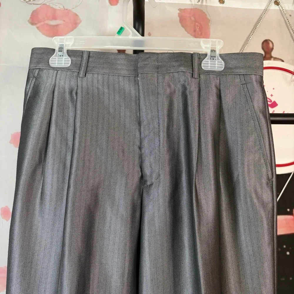 Vinci Men's Silver Gray Three-Button Suit Jacket & Trousers